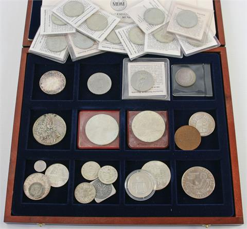 Diverse Münzen in Holzschatulle, dabei DDR, auch Silber,