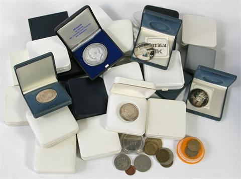 Konvolut - Münzen und Medaillen Alle Welt, dabei einiges Silber,