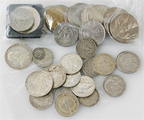 Konvolut - Weltmünzen in Tüte mit Fundgrubencharakter, dabei auch etwas Deutsches Reich,