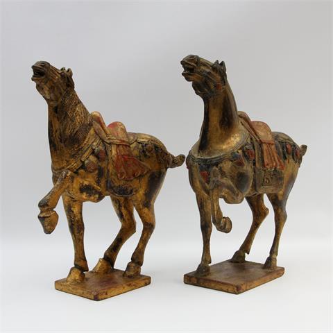 Paar sehr dekorative Tang-Pferde aus Holz, CHINA, 20. Jh.