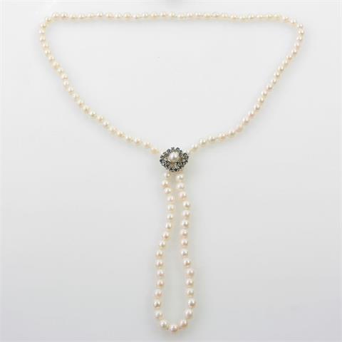 Perlenkette endlos mit Perlenverkürzer WG 14 K, kleinen Safiren und ZP.