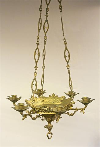 6-flammiger Deckenleuchter im neugotischen Stil, Metallguß goldfarben gefaßt, 2. H. 19. Jh.