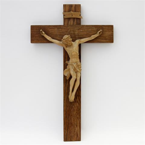 Konvolut: 2 Kruzifixe, Holz, Oberammergau 20./21. Jh.