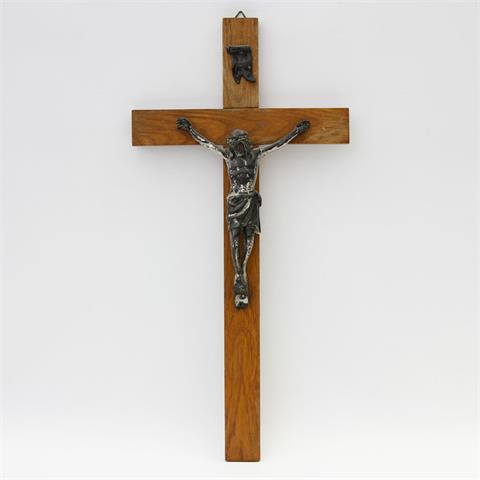 Konvolut: 2 Kruzifixe, Metall/Holz, deutsch 20./21. Jh.