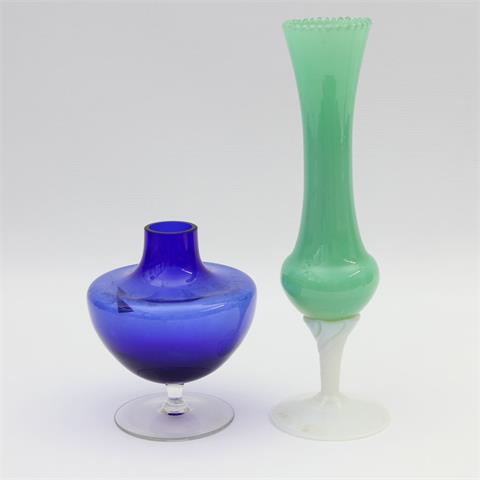 Konvolut: 2 Vasen, partiell grün und blau durchfärbt, 20./21. Jh.