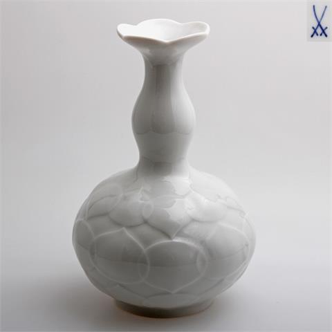 MEISSEN, moderne Vase in Lotusblütenform, 20.Jh., 2.Wahl,