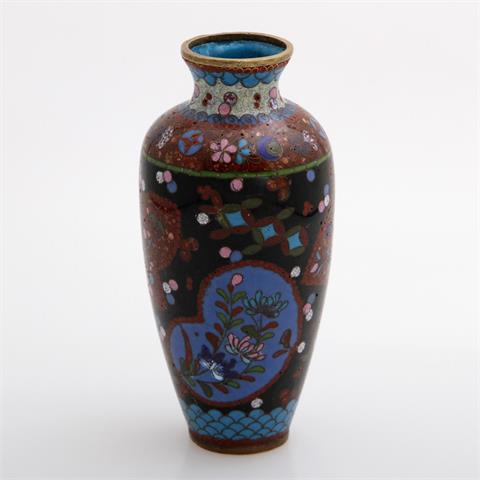 CHINA kleine Cloisonné-Vase, 20. Jhd.