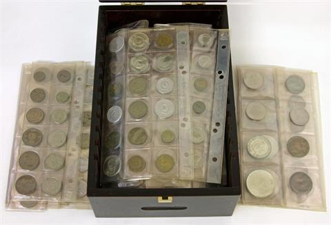 Alle Welt - Interessantes Konvolut aus diversen Münzen, dabei auch einige DM Nominale,