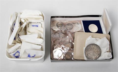 BRD / Alle Welt / Silber - 103 x 10 DM vor 1998 + 65 x 5 DM Ag + weitere ca. 1430 gr. Feinsilber in Münzen und Medaillen,