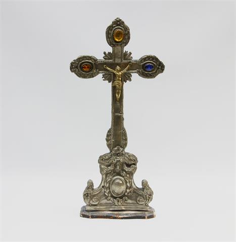 Standkruzifix, Holz mit Metallmontur und Steinbesatz, süddeutsch um 1800.