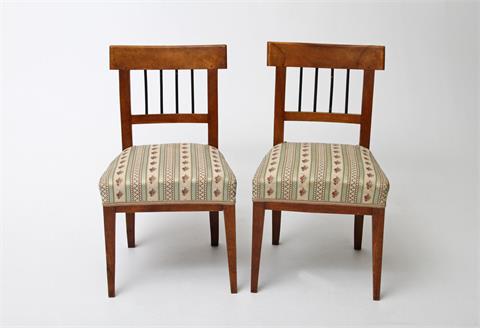 20. Jh.: Paar Stühle im Biedermeier-Stil.