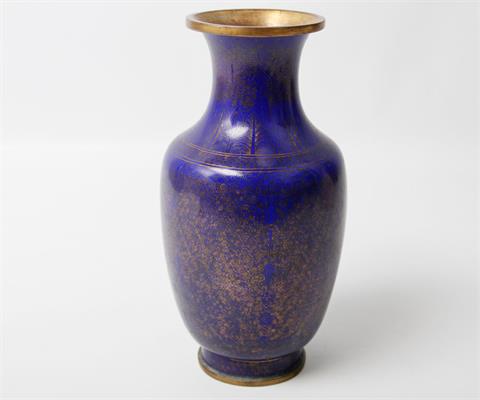 Vase aus Emaille-Cloisonné. CHINA, 1. Hälfte 20. Jh.