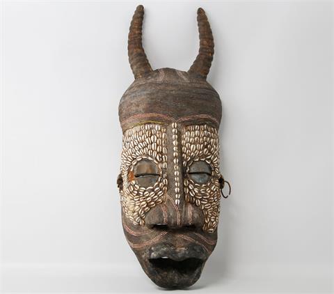 Grosse Regenfleher-Maske. AFRIKA, 1. Hälfte 20. Jh.