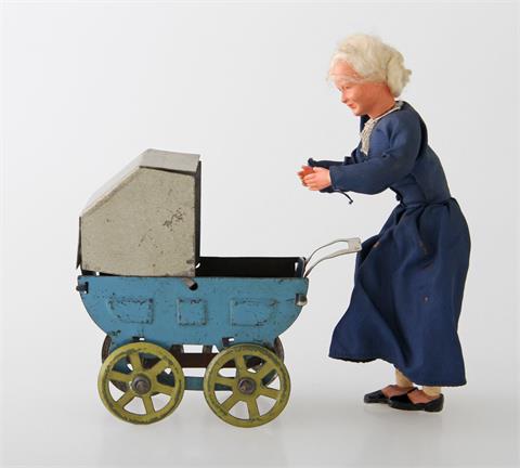 Puppenstubenpuppe mit Kinderwagen,