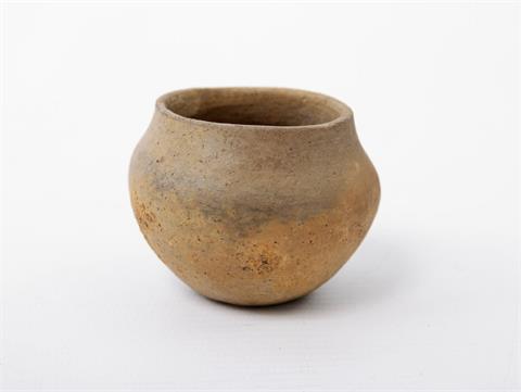 Kleines vasenförmiges Gefäß. BRONZEZEIT etwa 900-500 v.Chr.