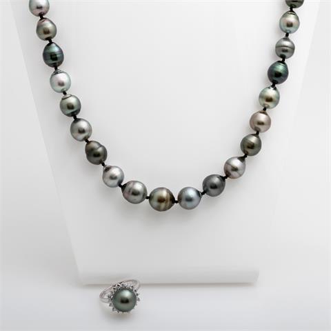 Set: Tahitiperlkette mit Silberverschluss und ein Ring mit einer Tahiti-Perle, bes. mit Zirkonia. Silber.