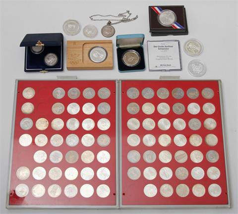 Silber / BRD / Alle Welt - 51 x 5 DM Ag + 32 x 5 DM CuNi + weitere ca. 190 gr. Feinsilber in Münzen und Medaillen +
