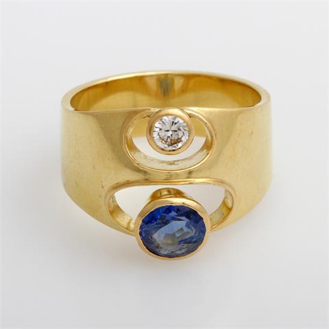 Designer-Ring mit einem ceylonfarbenen Saphir und einem Brillant ca. 0,10 ct, Leicht getöntes Weiß/ VS-SI.