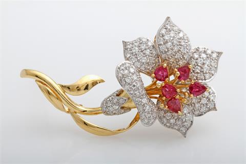 Brosche "Blume" GG 18K mit Diamanten und Rubine.