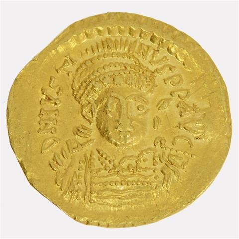 Byzanz / Justinus I. (518 - 527) - Solidus, Konstantinopel, Büste frontal - D N IVSTI-NUVS P P AVG / Victoria stehend nach