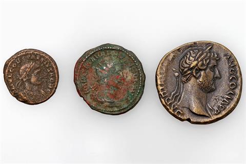 Römisches Kaiserreich / Konvolut - Konvolut aus drei Münzen, darunter Probus, Antonian und eine Fälschung,