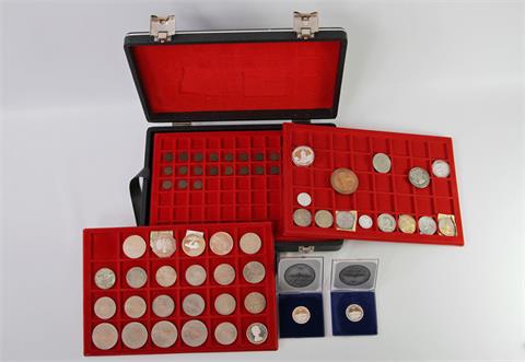 Fundgrube - Münzkoffer mit Münzen und Medaillen, darunter u.a.