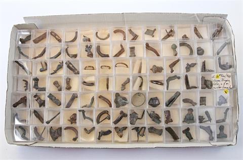 Sammlung von ca. 91 antiken Schmuckteilen. RÖMISCH/KELTISCH