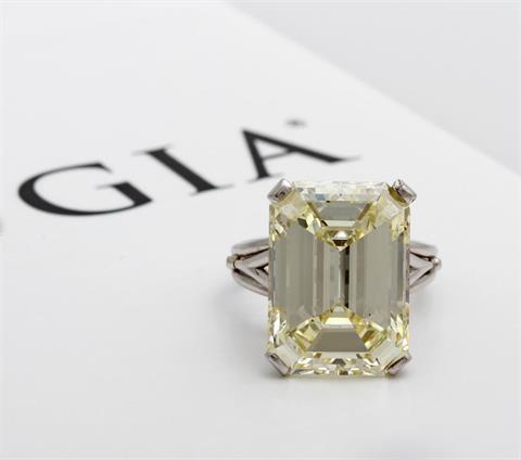 Damenring, Platin, bes. mit einem Diamant, 18,85 ct, Emerald Cut,