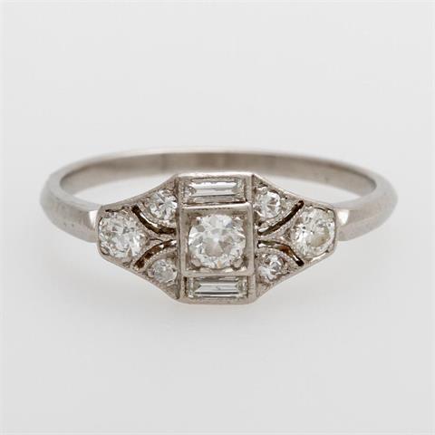 Damenring orig. Art Deco, mit Diamantbesatz zus. ca. 0,34ct., W/VS-SI.