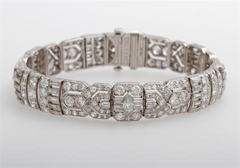 Feines Art- Deco Armband, ausgefasst mit Altschliff- Diamanten, Diam.- Baguettes, Diam.- Navettes sowie Achtkant- Diamanten
