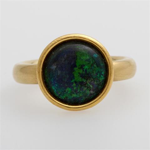 Ring mit einem Opal (Blau-Grün-Töne)
