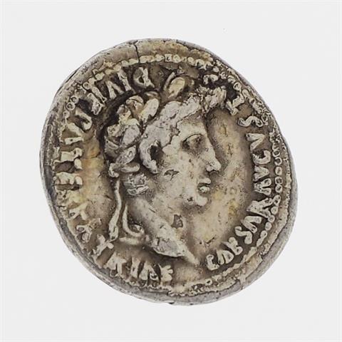 Römische Kaiserzeit / Augustus (30 v.-14 n. Chr.) - Denar, 2/1 v. Chr., wohl Lugdunum, Kopf des Augustus mit Lorbeerkranz nach