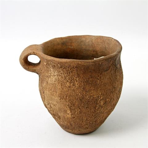Henkelgefäß der Lausitzer Kultur, wohl Bronzezeit, 900-500 v. Chr.