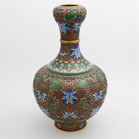 Cloisonné-Vase. CHINA, 20. Jh.