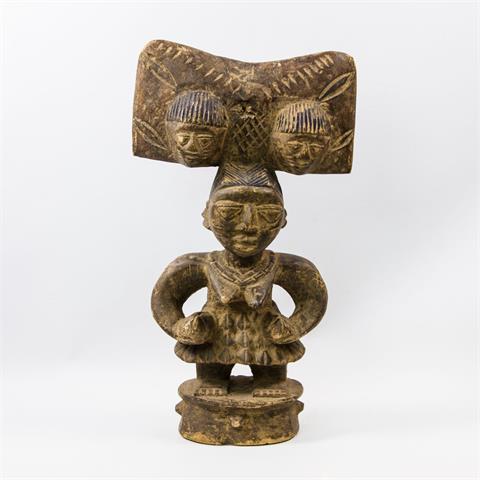 Weibliche Figur aus Holz. AFRIKA, wohl NIGERIA
