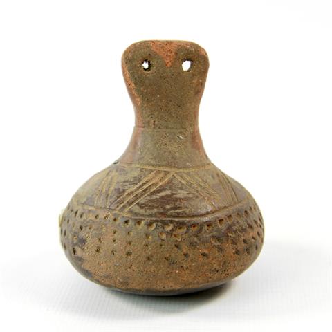 Kinderrassel aus Ton. Wohl Lausitzer Kultur 900-500 v. Chr. (Bronzezeit)