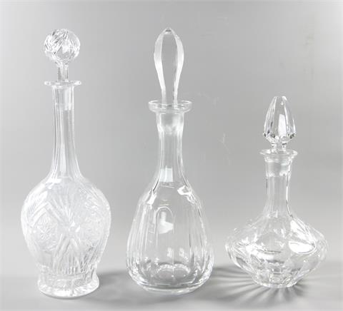 Konvolut: 3 dekorative Stöpselkraffen, farbloses Kristallglas, wohl deutsch 1. H. 20. Jh.