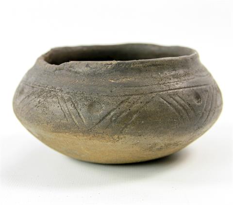 Bauchiges Gefäß. Wohl Lausitzer Kultur 900-500 v.Chr. (Bronzezeit)