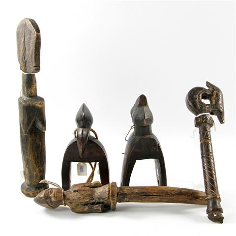 Schöne Sammlung von 5 Schnitzereien aus Holz. AFRIKA, 20. Jh.