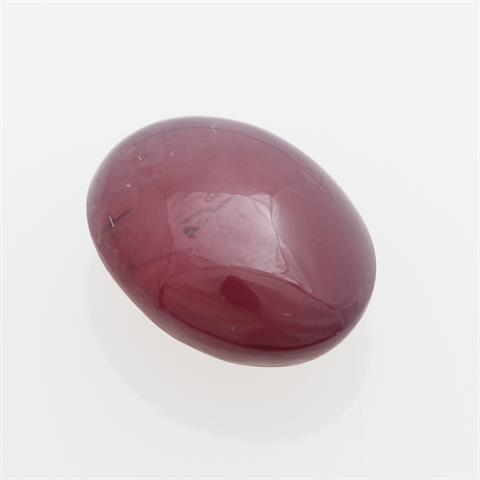1 loser, roter Sternspinell 3,340 cts. Cabochón oval.