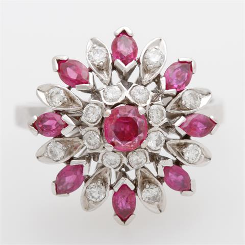 Damenring "Blüte" bes. mit Diamanten zus. ca. 0,4ct, W-l.get.W/PI, sowie Rubine (Rißchen, Ausbrüche).