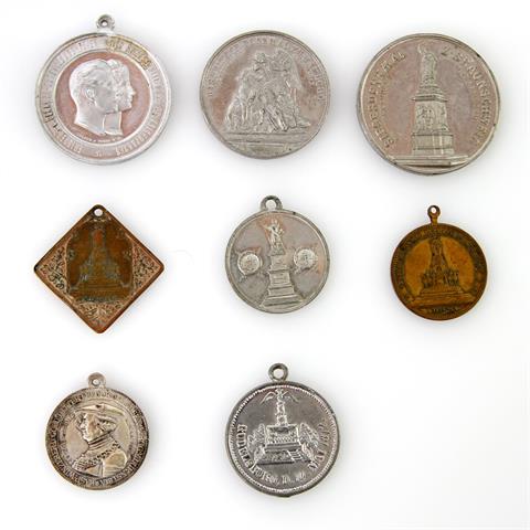 Konvolut: 8 Medaillen auf verschiedene Denkmalanlagen,
