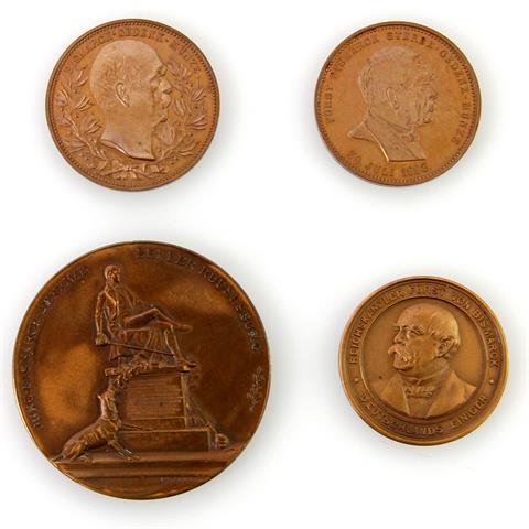 Konvolut: 4 Bismarck-Medaillen, u.a. Bronzemedaille von Drentwett auf seinen Tod,