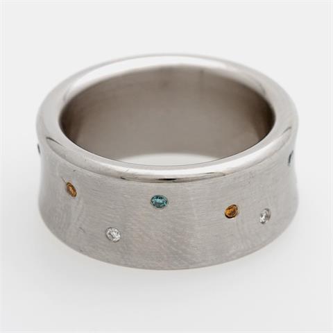 Designer- Ring von BUNZ bes. mit Diam.-Brill. zus. ca. 0,15ct, Fancy-Farben beh. (cognak, blau, weiß)