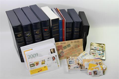 Briefmarken - Umzugskarton mit Deutsche Post-Alben, dazu 3 Alben mit FDC Bund,