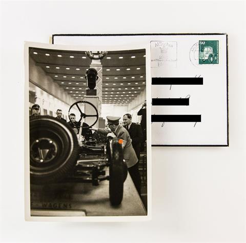Konvolut - Foto 'Der Führer auf der Automobil-Ausstellung', dazu Willrich-Postkarte Rommel sowie