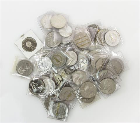 Weltmünzen - Konvolut von 42 modernen