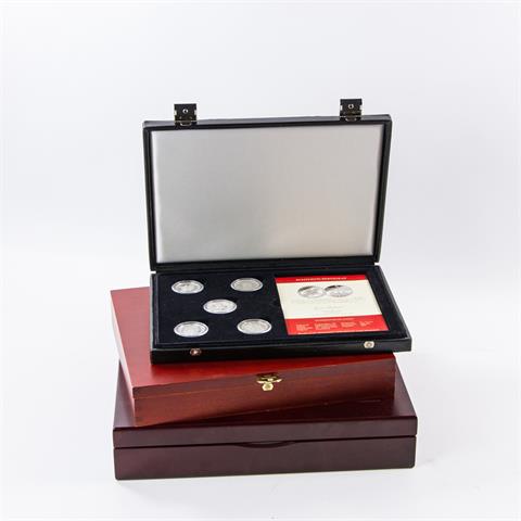 Konvolut - Box '50 Jahre Römische Verträge' mit 52 x 2 Euro,