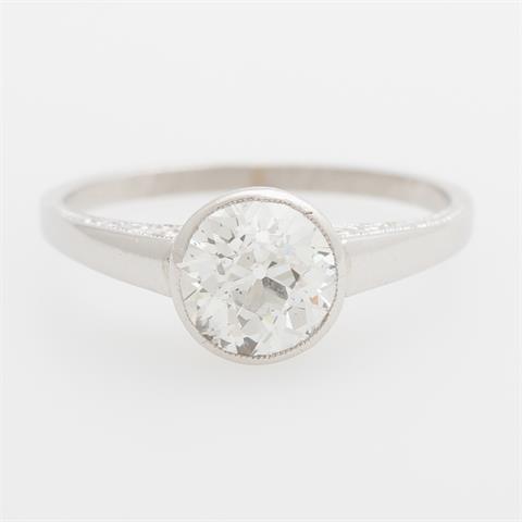 Solitär-Ring, um 1930, bes. mit einem Altschliff-Diamant ca. 1,3cts LEICHT GET. WEISS/SI.
