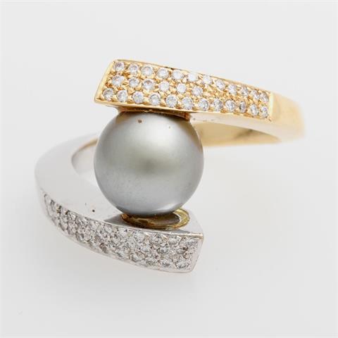 Damenring besetzt mit einer Tahiti- Perle (Durchmesser ca. 9,8 mm) sowie Diam.- Brillanten zus. ca. 0,50 ct, WEIß/ VS- SI